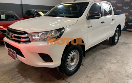 Toyota Hilux DX 4×4 MT 2.4 2017