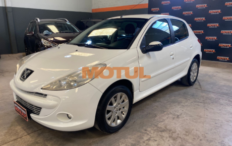 Peugeot 207 Compact XS Allure HDI M/T 1.4 Diesel 2